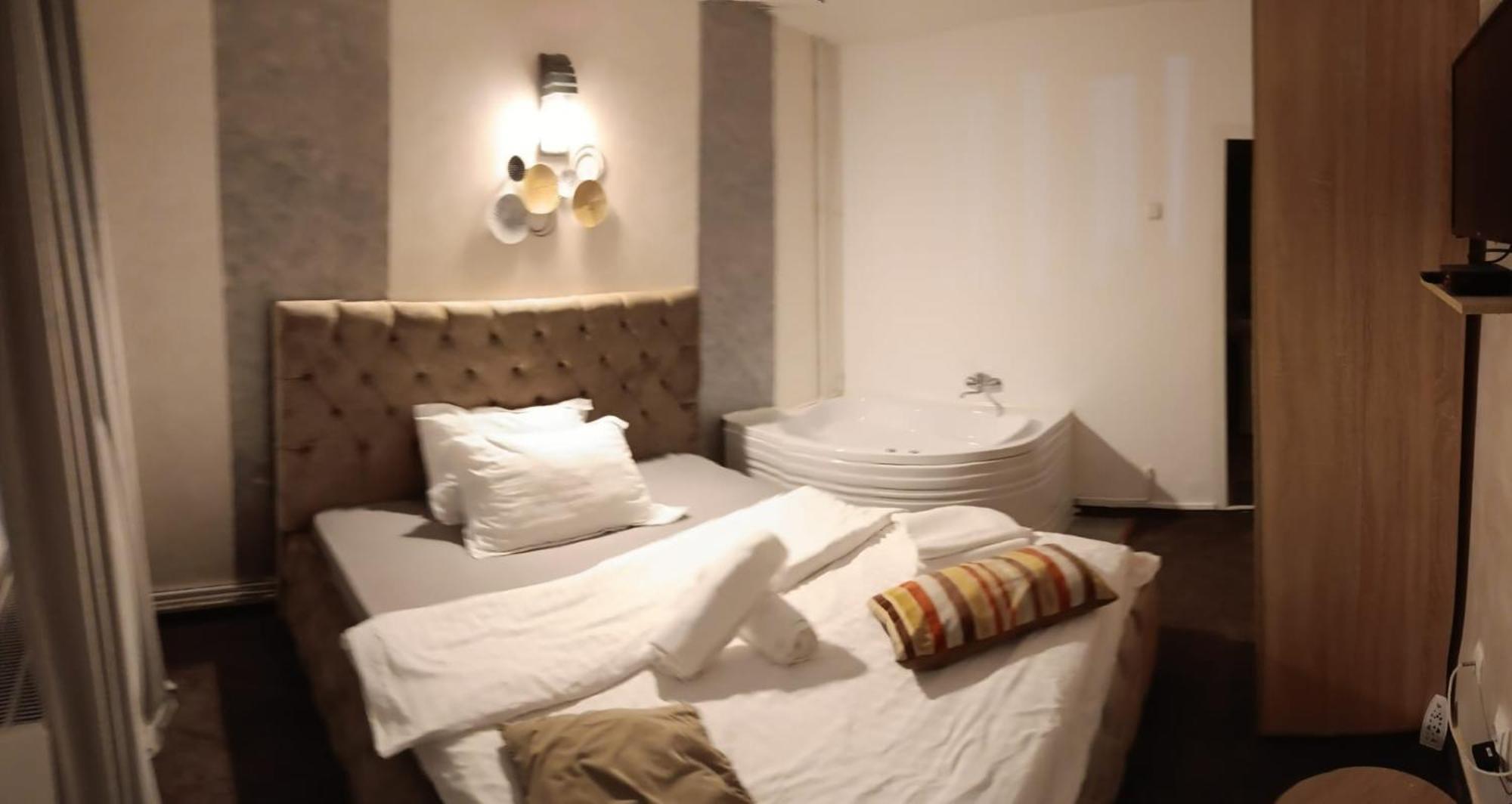 Hotel La Protap Călimăneşti Exteriér fotografie